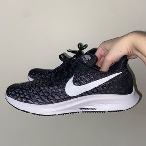 Nike Women’s Zoom Pegasus 35 Running Shoes- Size 8.5 LIKE NEW ONLY WORN ONCE!